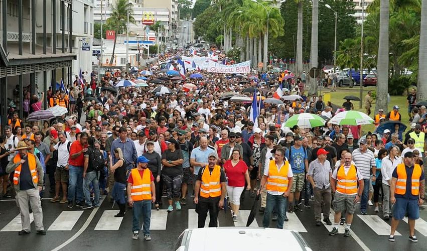 Large demonstration against blockades in Nouméa